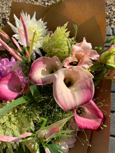 Load image into Gallery viewer, 25/09/20 Tess's dahlias and soft summer / autumn tones.