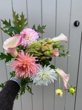 Load image into Gallery viewer, 25/09/20 Tess&#39;s dahlias and soft summer / autumn tones.
